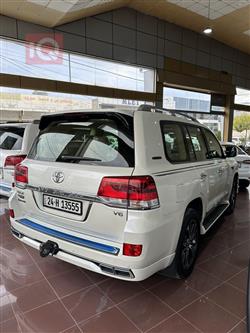 تۆیۆتا لاند کروزەر